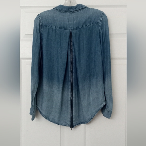 Walter Baker Ombré Blue Denim Back Zip  Up Long Sleeves Gunmetal Button Blouse - Picture 14 of 16